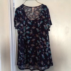 LuLaRoe Classic Tee (M)
